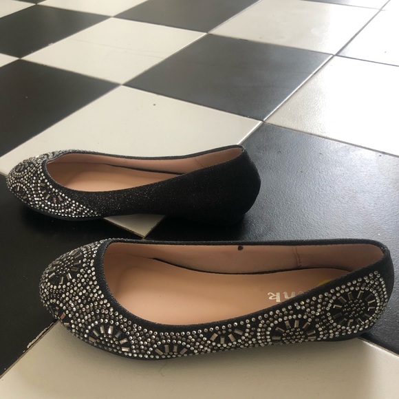 2/$30⭐️ Girls Sparkly Flats - Picture 4 of 6